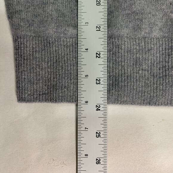 Club Monaco XS Mens V Neck Gray Sweater 100% Cashmere Quiet Luxury - Picture 7 of 8